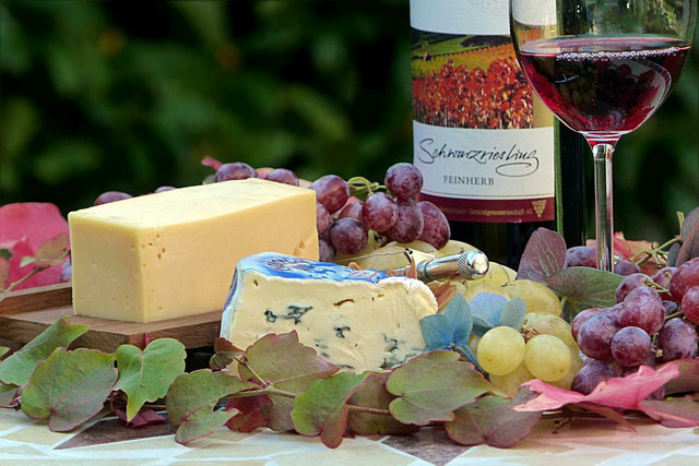 you-can-not-go-wrong-with-the-classic-wine-and-che-cc0-pixabay-oldiefan-220507_download You can't go wrong with the classic wine and cheese gift for environmentalists.