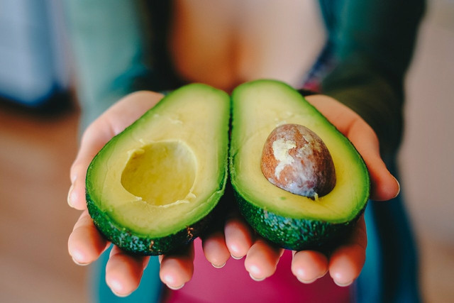 avocados-help-protect-skin-from-damage-cc0-pixabay-coyot-211102_download Avocados help protect skin from damage.