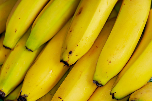 bananas-are-a-natural-moisturizer-cc0-pixabay-couleur-220210_download Bananas are a natural moisturizer.