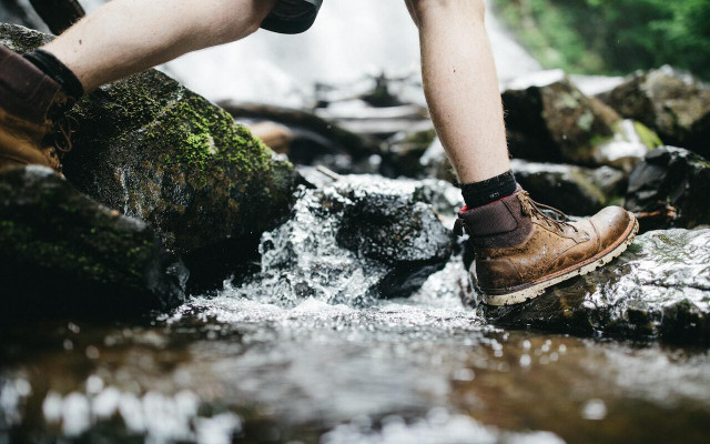 when-hiking-in-the-rain-waterproof-boots-are-a-mu-cc0-public-domain-unsplash-wes-hicks-220408_download When hiking in the rain, waterproof boots are a must!
