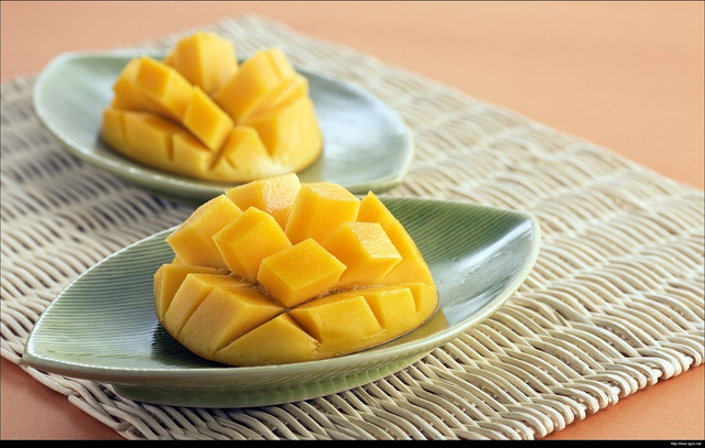 use-fresh-mango-on-the-top-of-your-quinoa-pudding-cc0-pixabay-liwanchun-220806_download Use fresh mango on the top of your quinoa pudding.