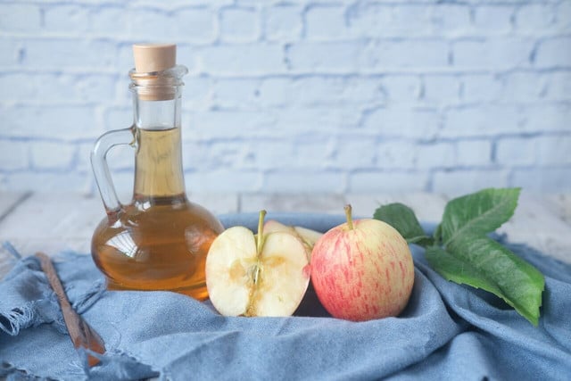 apple-cider-vinegar-or-vinegar-in-general-is-pop-cc0-unsplash-towfiqu-barbhuiya-230601_download Apple cider vinegar, or vinegar in general, is popular as sunburn remedy despite its high acidity.