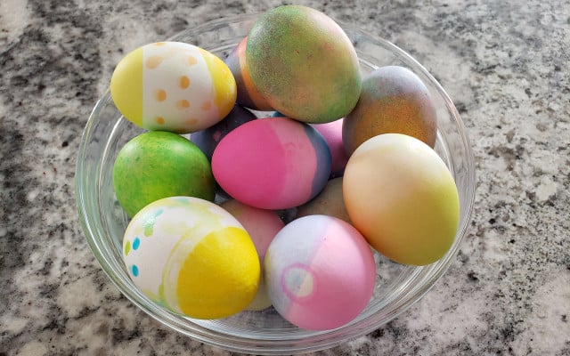 natural egg dye dyeing Easter eggs organic ingredients recipe from scratch natural egg dye dyeing Easter eggs organic ingredients recipe from scratch
