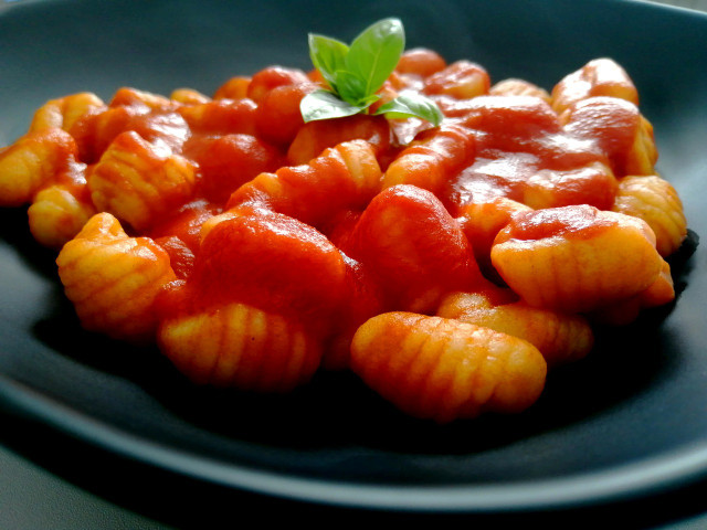 a-dash-of-chili-will-give-your-vegan-gnocchi-sauce-cc0-pixabay-emma-pat-220502_download A dash of chili will give your vegan gnocchi sauce a nice flavor kick.