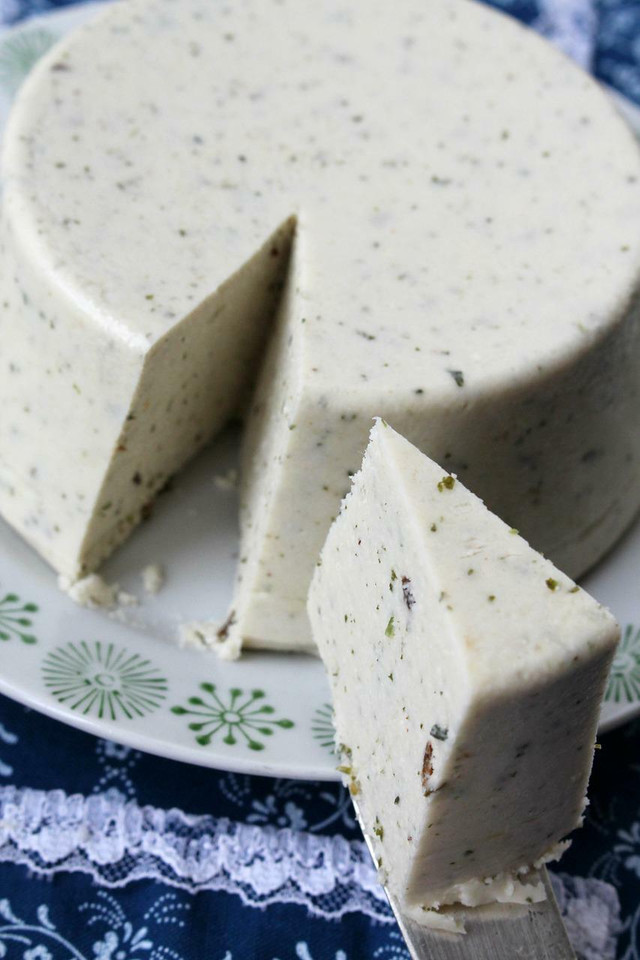 vegan-cashew-cheese-is-a-great-substitute-for-dair-cc0-pixabay-kamilla02-220718_download Vegan cashew cheese is a great substitute for dairy cheese.