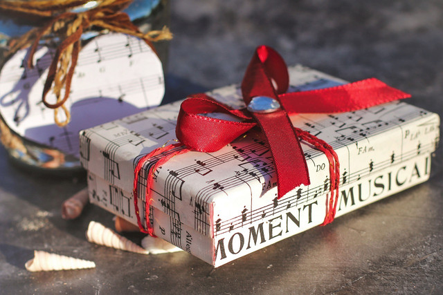 Sheet music wrapping is an excellent gift for a musician.